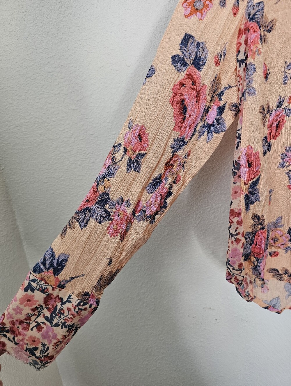Free People Hold On To Me Coral Floral Blouse Size Small - Picture 9 of 11